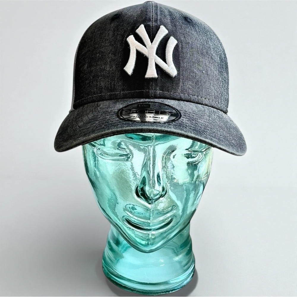 New Era 9Forty New York Yankees Adjustable Snap Back Cap (faded grey color)